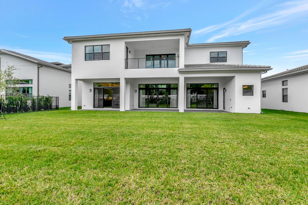 Recently Sold: $3,699,000 (5 beds, 6 baths, 5832 Square Feet)