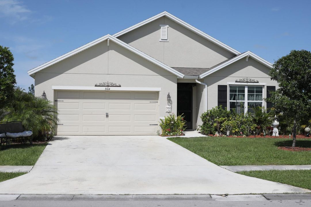 最近售出: $374,900 (4 贝兹, 2 浴室, 1934 平方英尺)