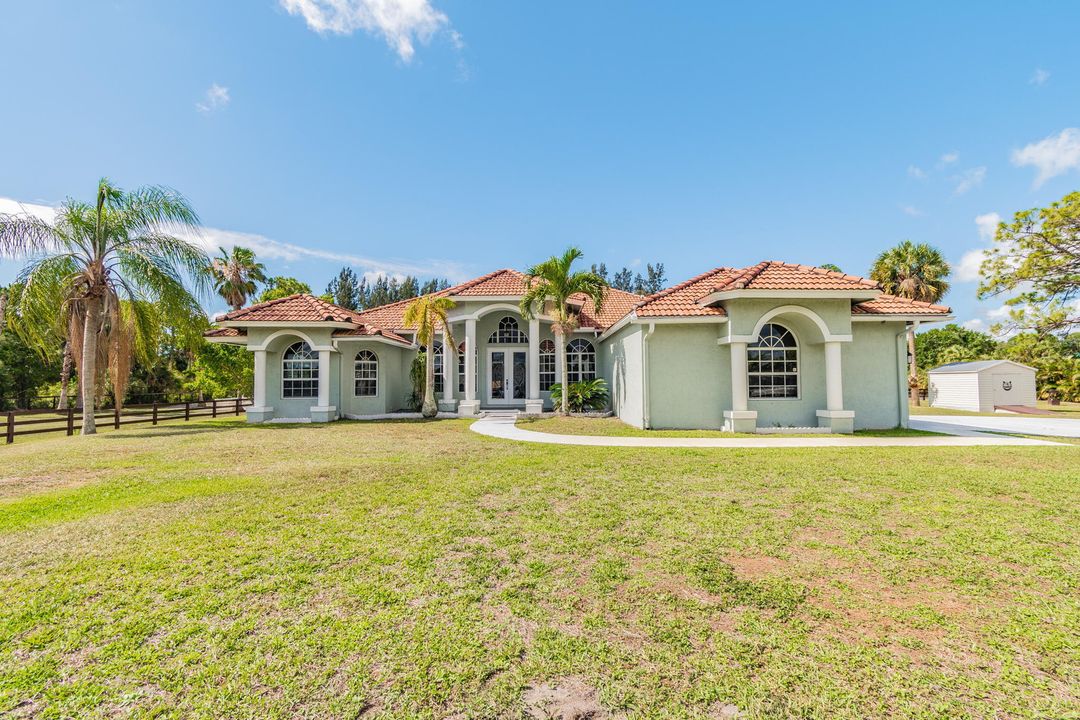 Recently Sold: $1,600,000 (3 beds, 2 baths, 2127 Square Feet)