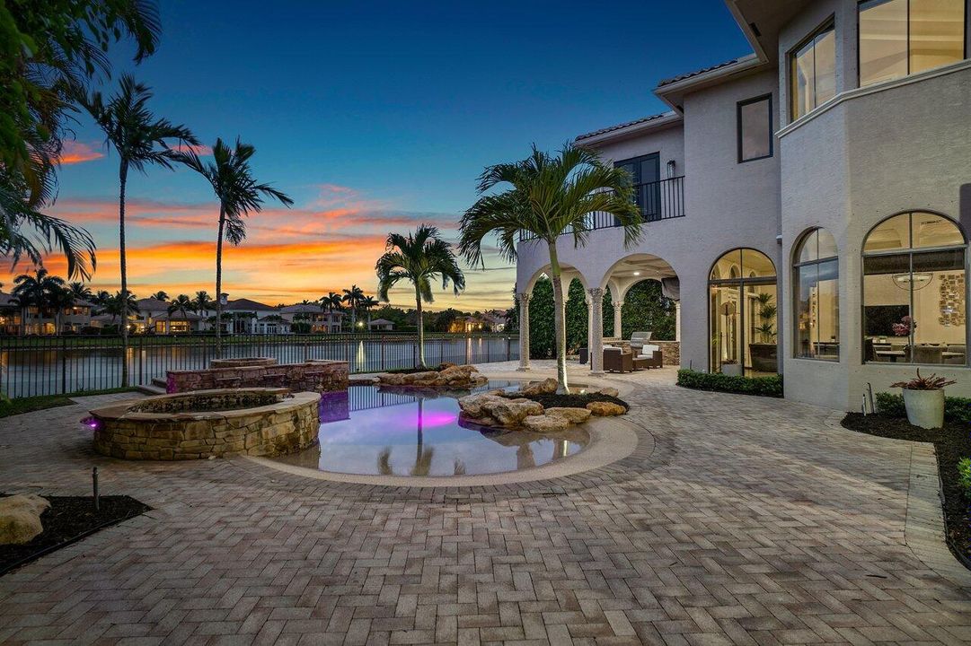 Recently Sold: $2,500,000 (6 beds, 5 baths, 5511 Square Feet)