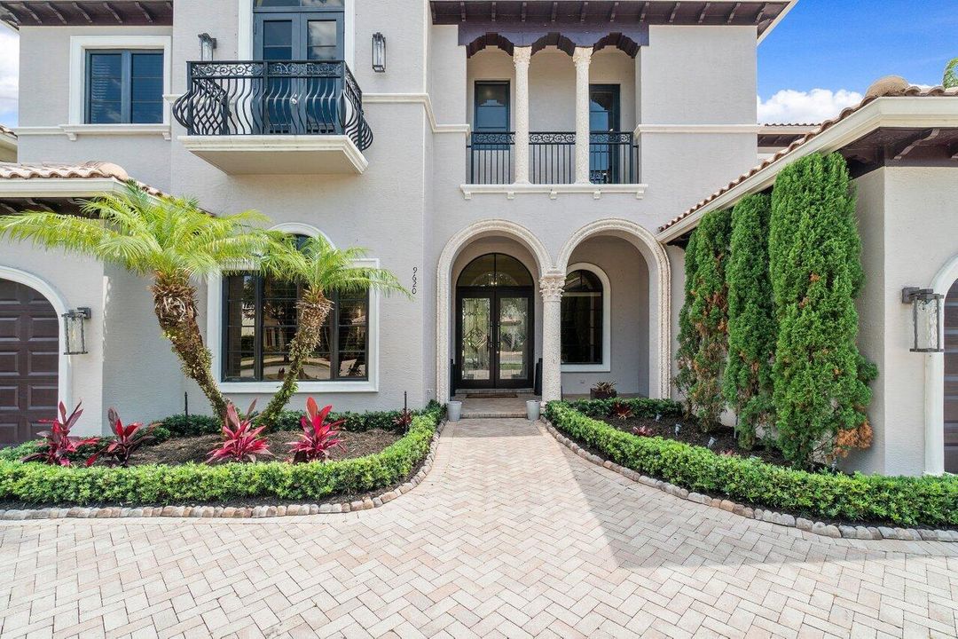 Recently Sold: $2,500,000 (6 beds, 5 baths, 5511 Square Feet)