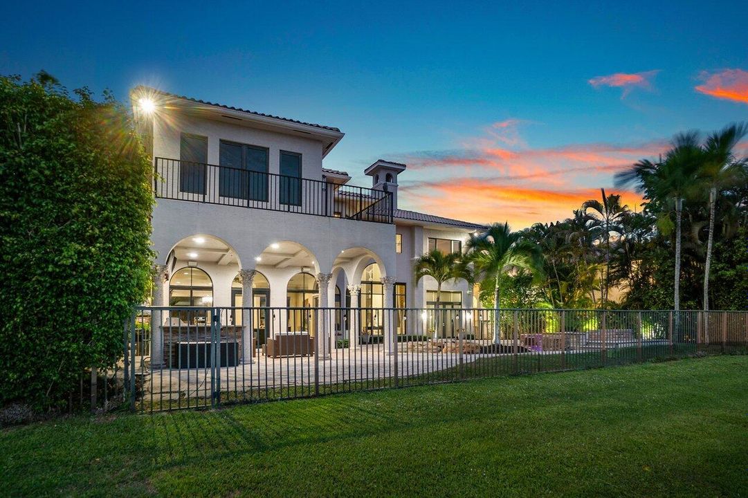 Recently Sold: $2,500,000 (6 beds, 5 baths, 5511 Square Feet)