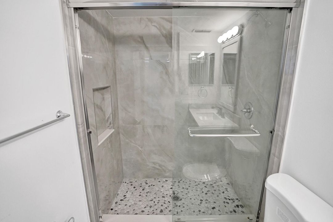 最近售出: $140,000 (2 贝兹, 2 浴室, 960 平方英尺)