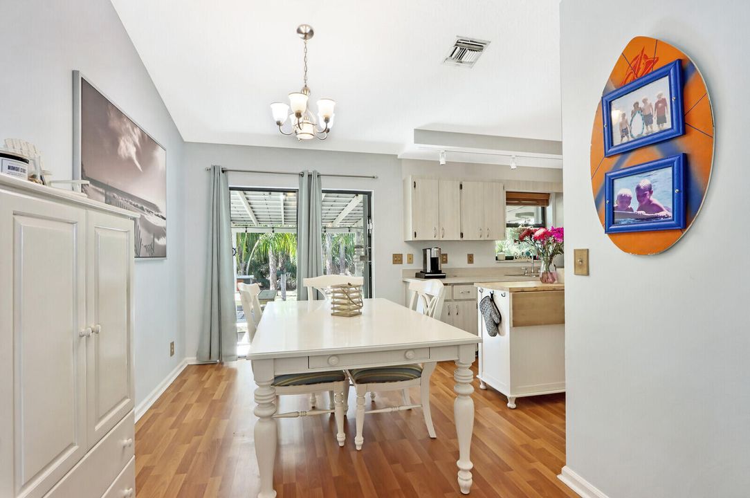 Recently Sold: $525,000 (3 beds, 2 baths, 1330 Square Feet)