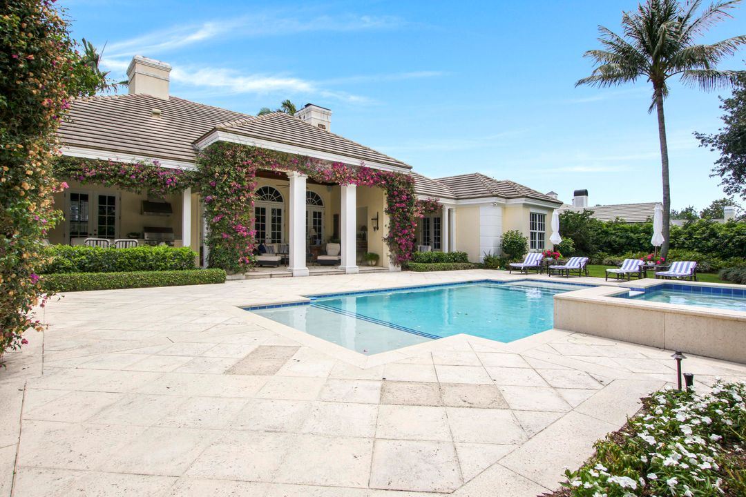 Recently Sold: $3,300,000 (4 beds, 3 baths, 4649 Square Feet)