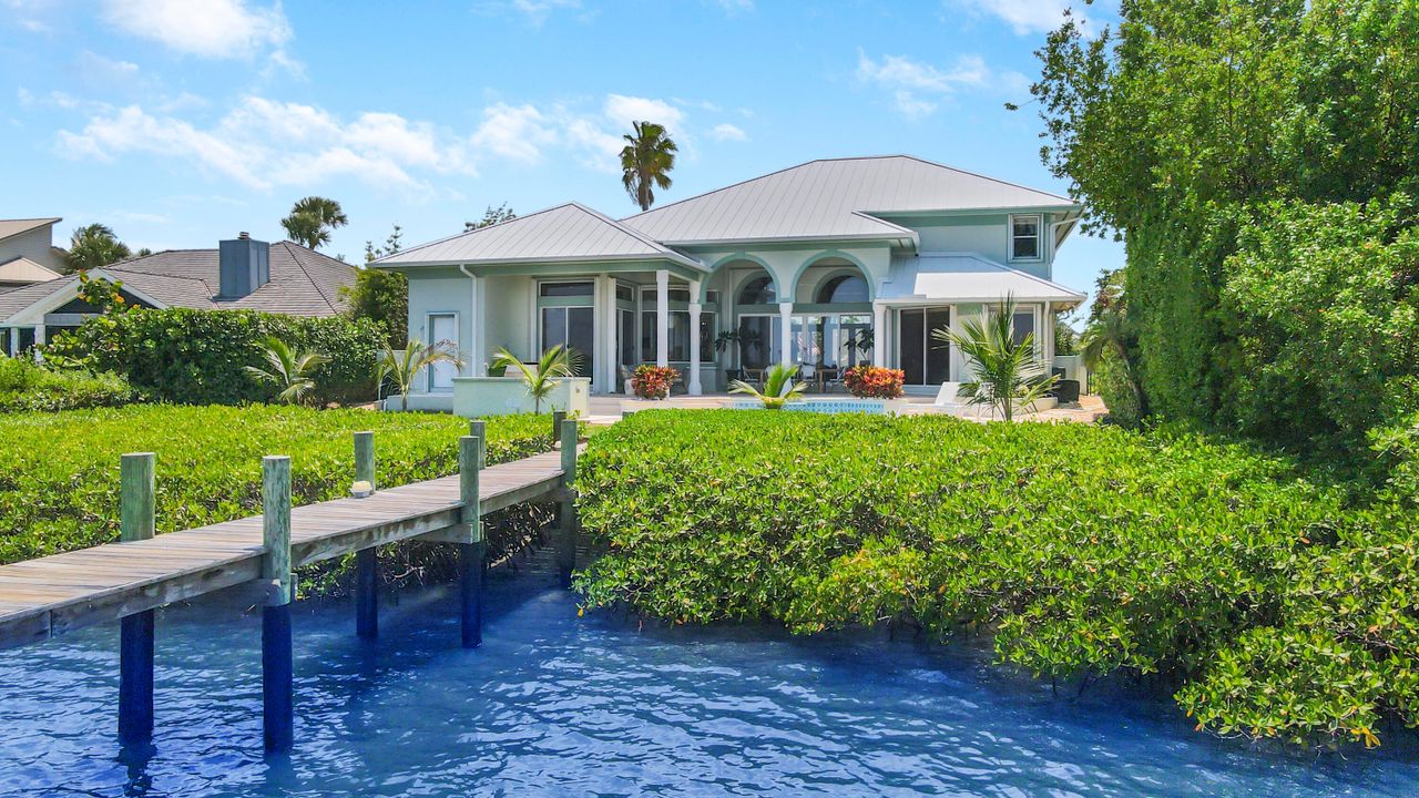 Recently Sold: $2,599,000 (4 beds, 3 baths, 3286 Square Feet)