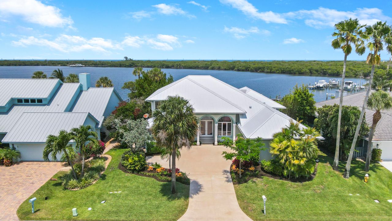 Recently Sold: $2,599,000 (4 beds, 3 baths, 3286 Square Feet)