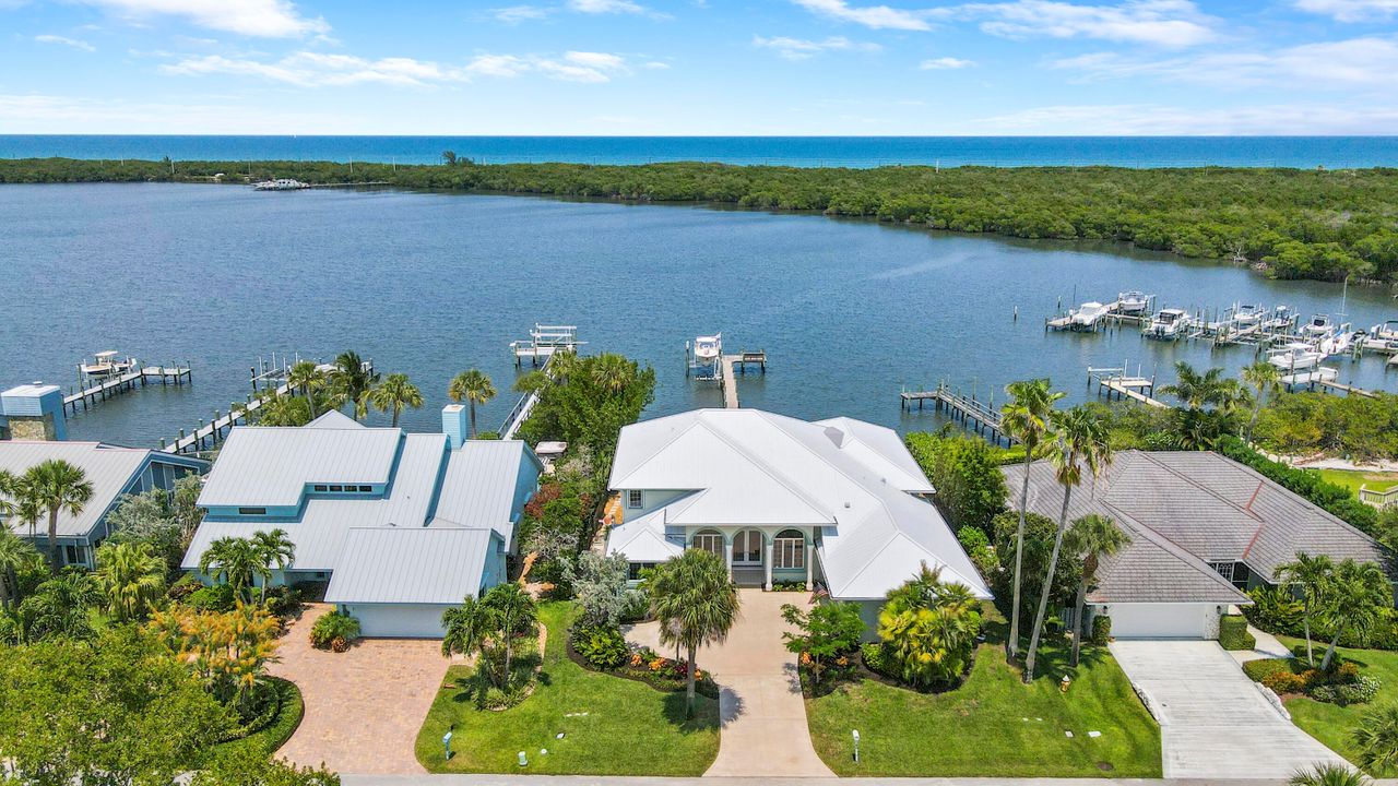 Recently Sold: $2,599,000 (4 beds, 3 baths, 3286 Square Feet)