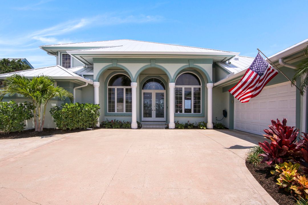 Recently Sold: $2,599,000 (4 beds, 3 baths, 3286 Square Feet)