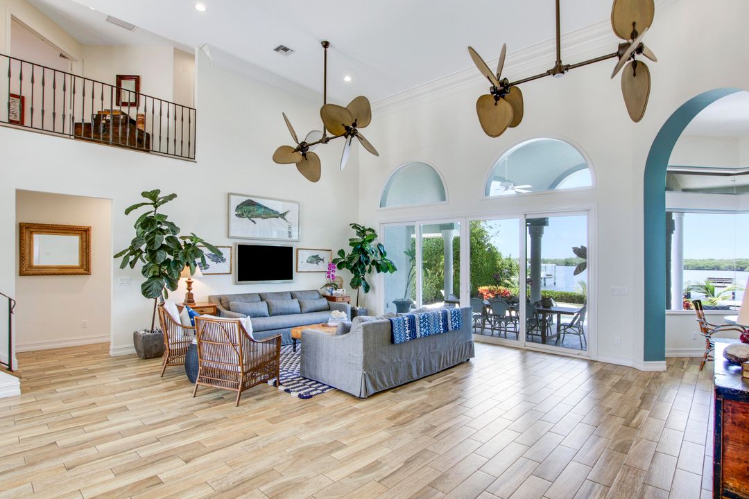 Recently Sold: $2,599,000 (4 beds, 3 baths, 3286 Square Feet)