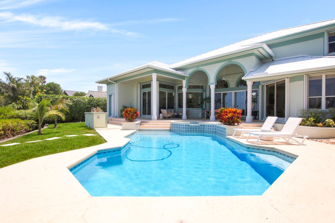 Recently Sold: $2,599,000 (4 beds, 3 baths, 3286 Square Feet)