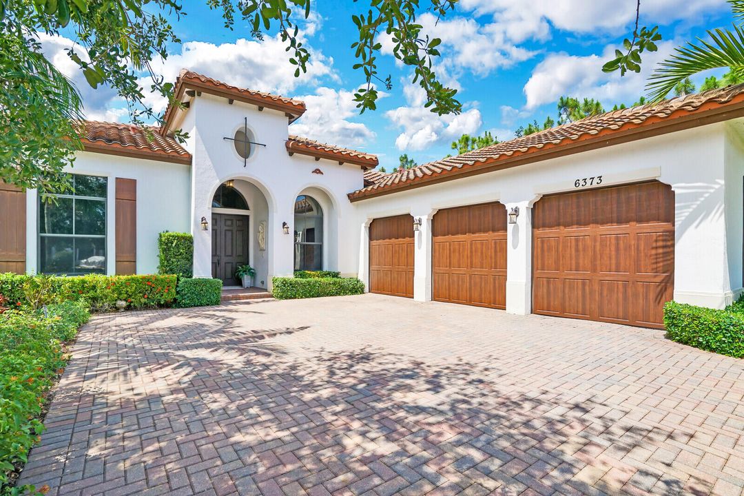 Recently Sold: $875,000 (4 beds, 3 baths, 3082 Square Feet)