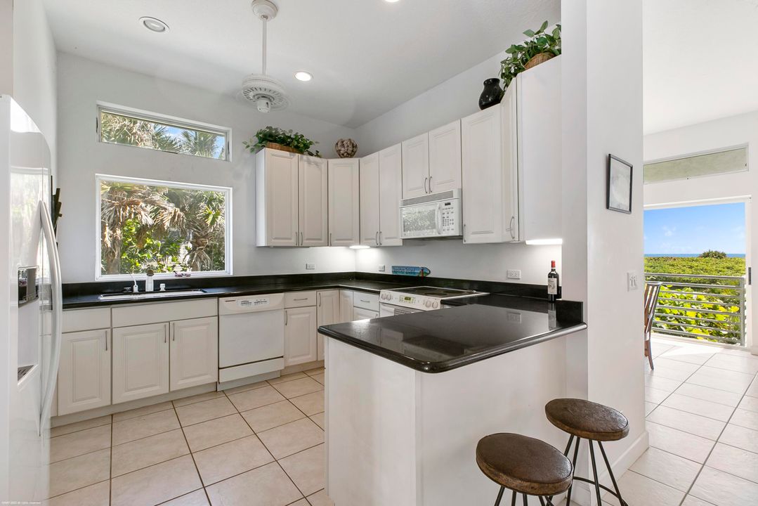 Recently Sold: $4,900,000 (3 beds, 2 baths, 2267 Square Feet)
