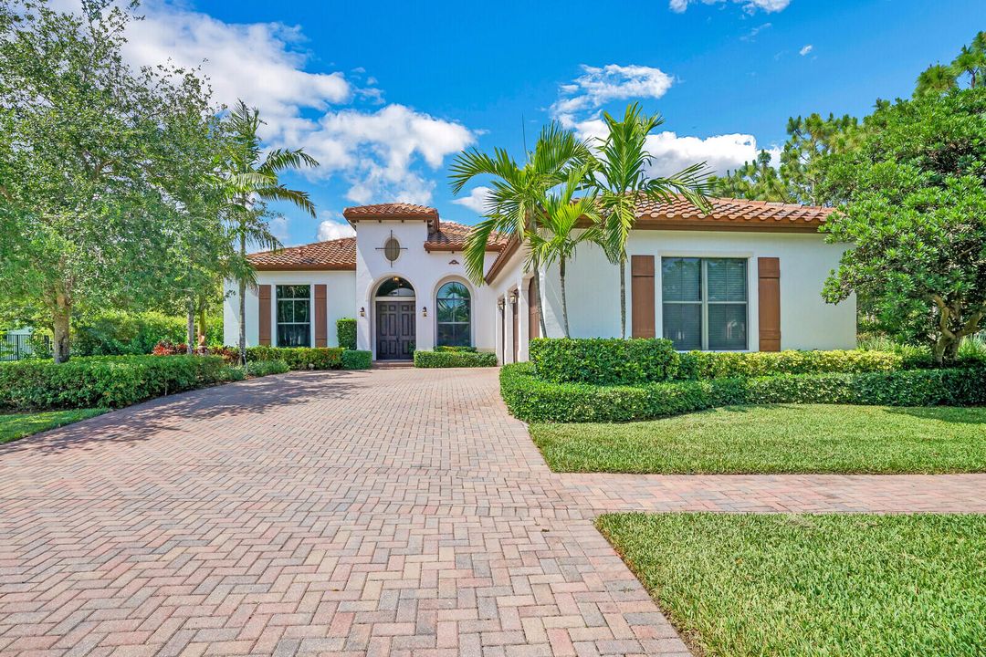 Recently Sold: $875,000 (4 beds, 3 baths, 3082 Square Feet)