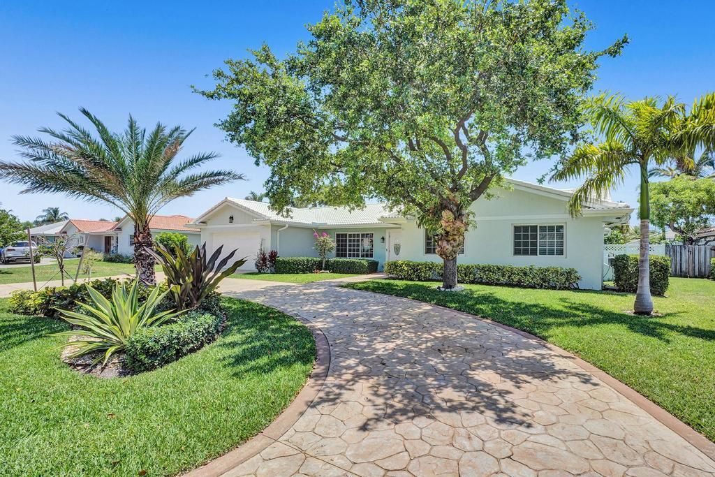 Recently Sold: $1,000,000 (3 beds, 2 baths, 1906 Square Feet)