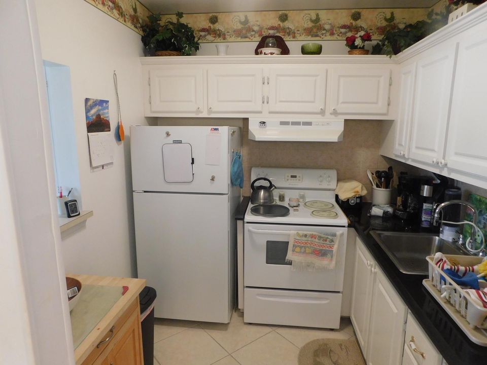 Active With Contract: $75,000 (1 beds, 1 baths, 700 Square Feet)