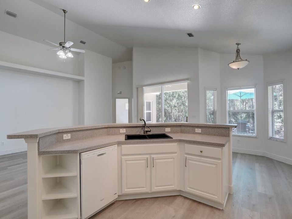 Recently Sold: $579,000 (3 beds, 2 baths, 1852 Square Feet)