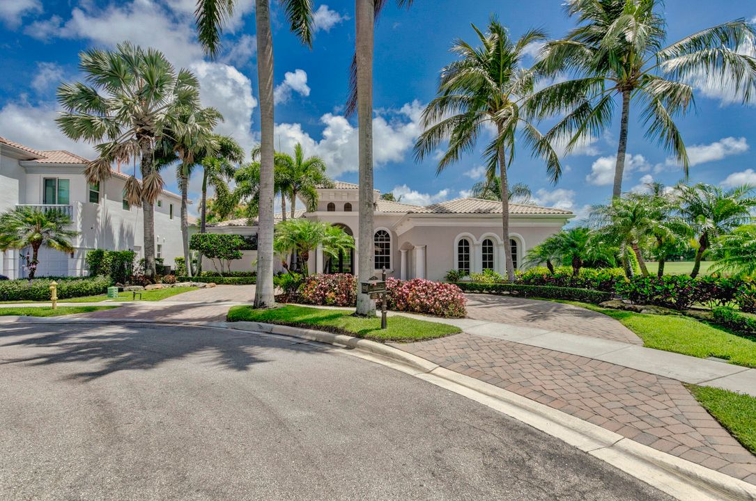 Recently Sold: $3,500,000 (4 beds, 4 baths, 3991 Square Feet)