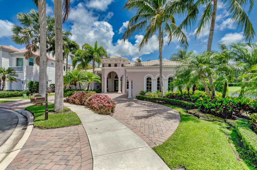Recently Sold: $3,500,000 (4 beds, 4 baths, 3991 Square Feet)