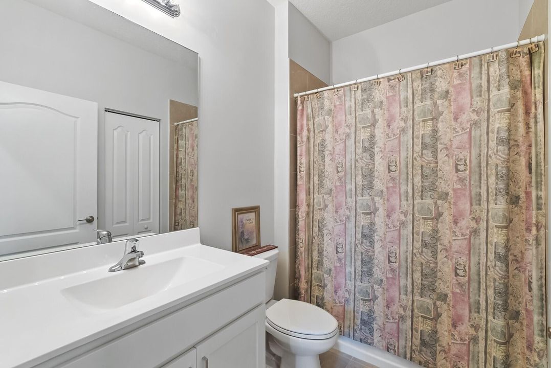 最近售出: $350,000 (3 贝兹, 2 浴室, 1417 平方英尺)