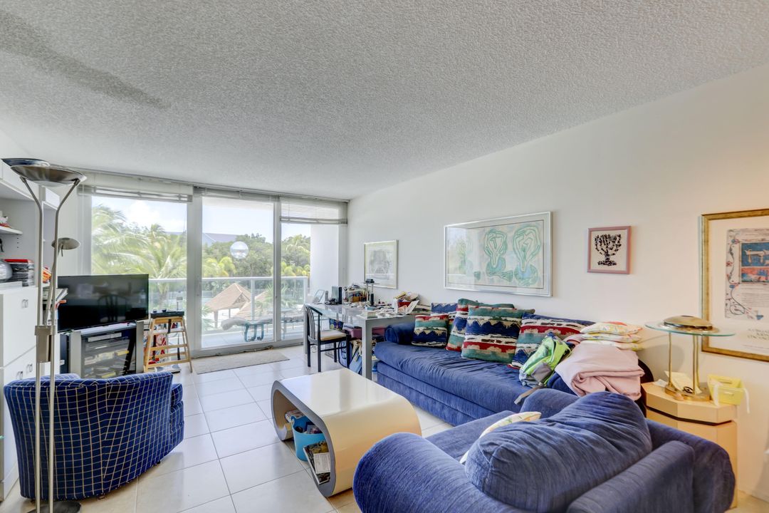 Recently Sold: $325,000 (2 beds, 2 baths, 1357 Square Feet)