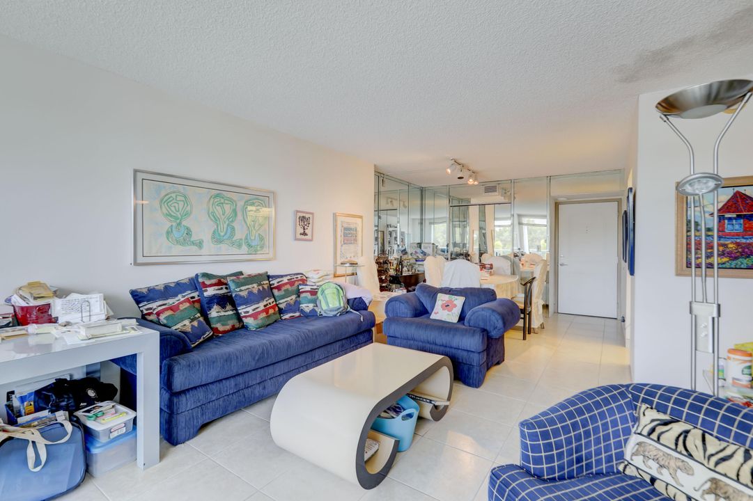 Recently Sold: $325,000 (2 beds, 2 baths, 1357 Square Feet)