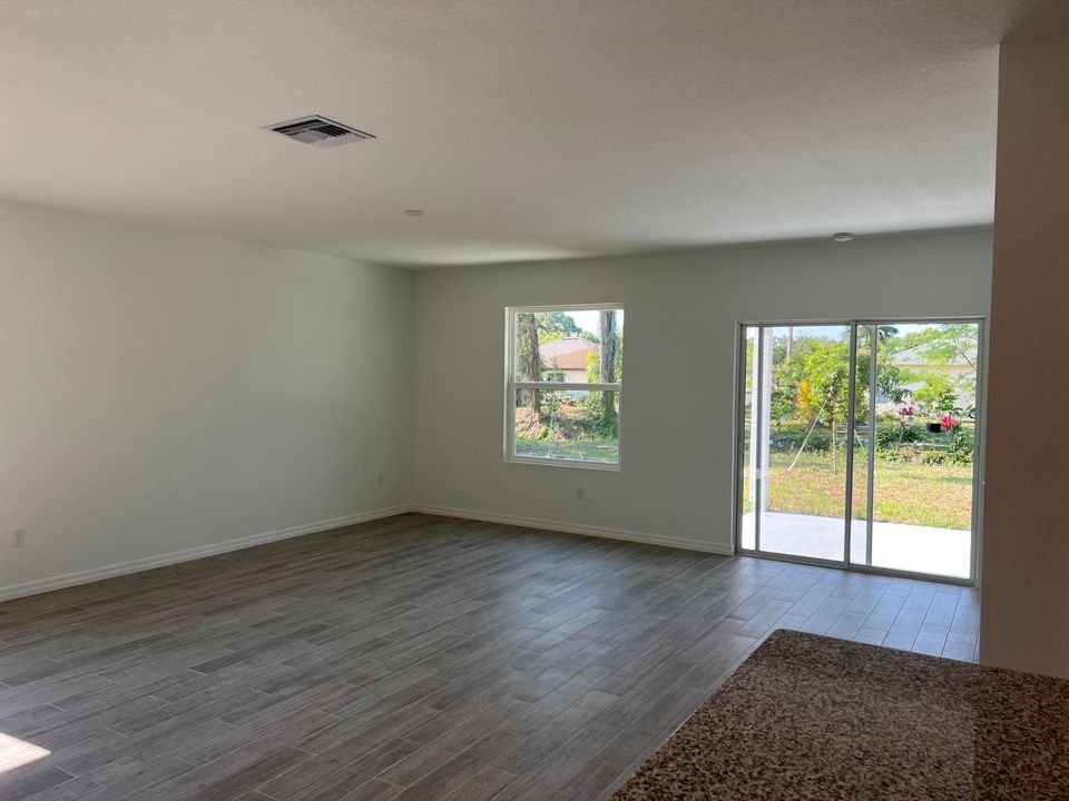 Active With Contract: $2,800 (4 beds, 2 baths, 1830 Square Feet)