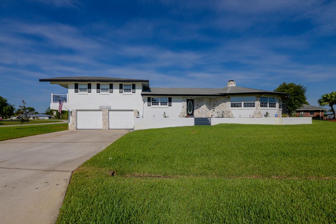 Recently Sold: $649,900 (3 beds, 3 baths, 2595 Square Feet)