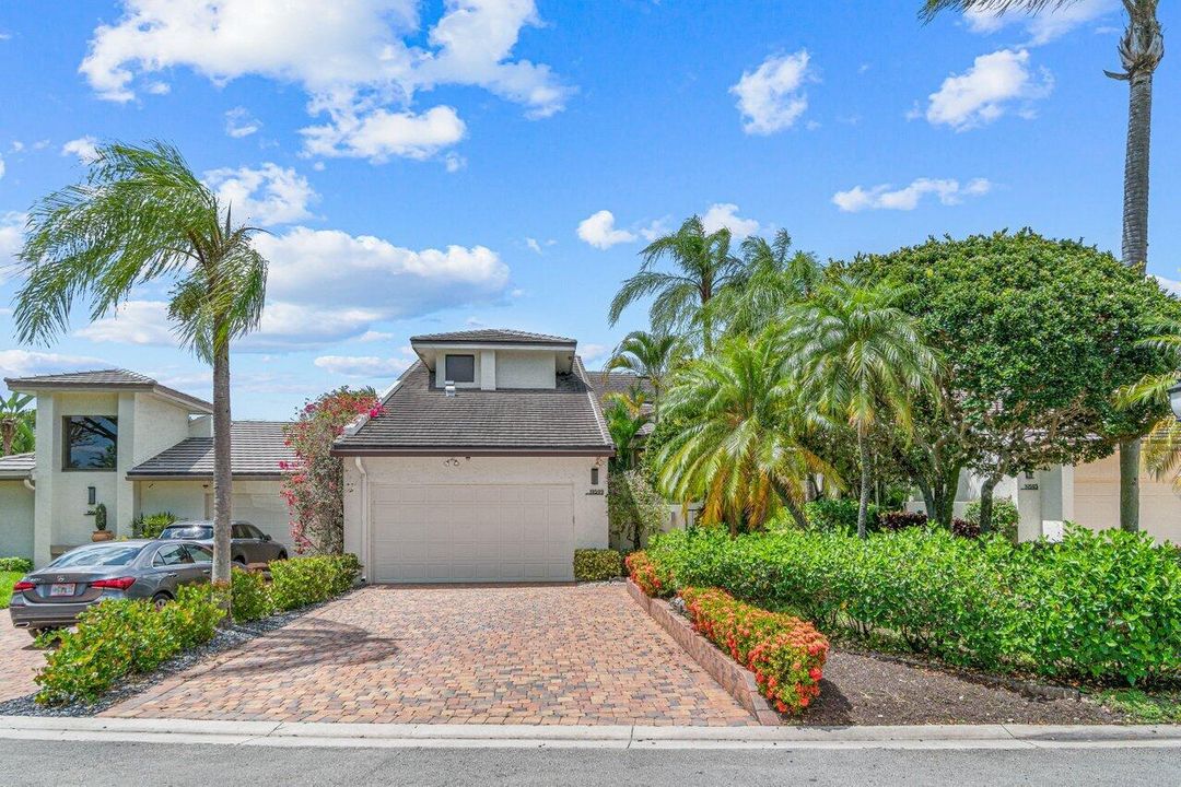 Recently Sold: $1,000,000 (3 beds, 2 baths, 3042 Square Feet)
