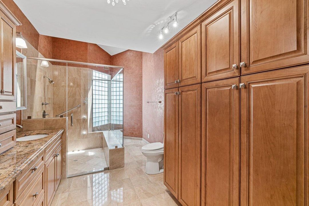 最近售出: $1,000,000 (3 贝兹, 2 浴室, 3042 平方英尺)