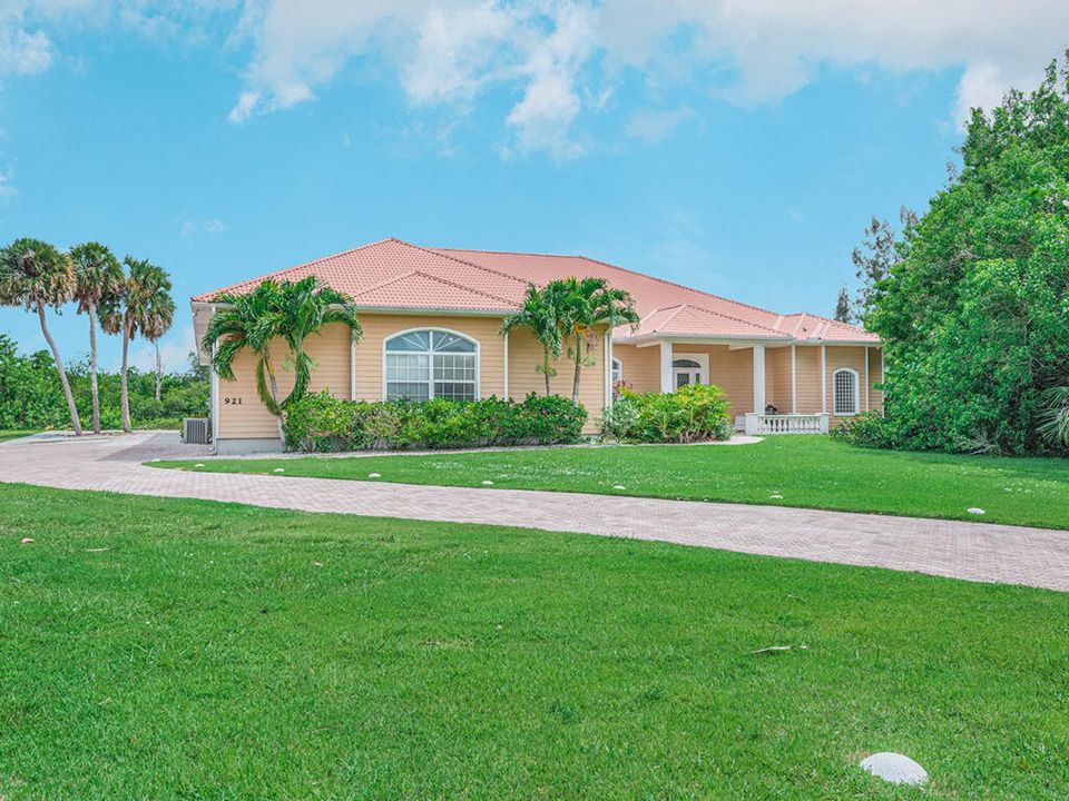 Recently Sold: $1,500,000 (5 beds, 3 baths, 3844 Square Feet)
