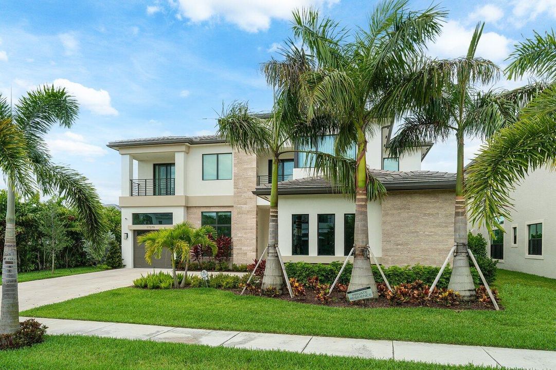 Recently Sold: $3,700,000 (5 beds, 5 baths, 5927 Square Feet)