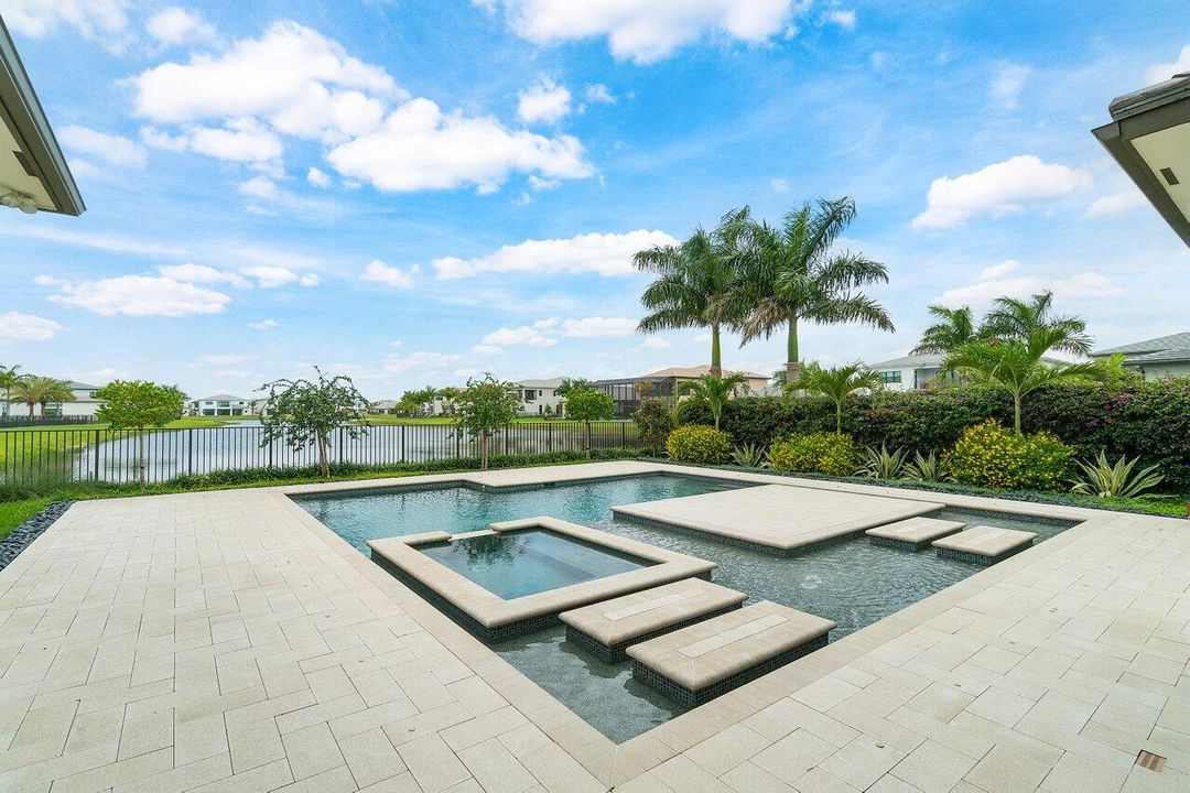 Recently Sold: $3,700,000 (5 beds, 5 baths, 5927 Square Feet)