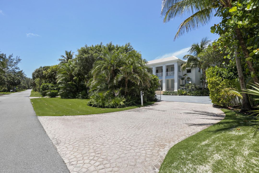 Recently Sold: $6,900,000 (4 beds, 4 baths, 4945 Square Feet)