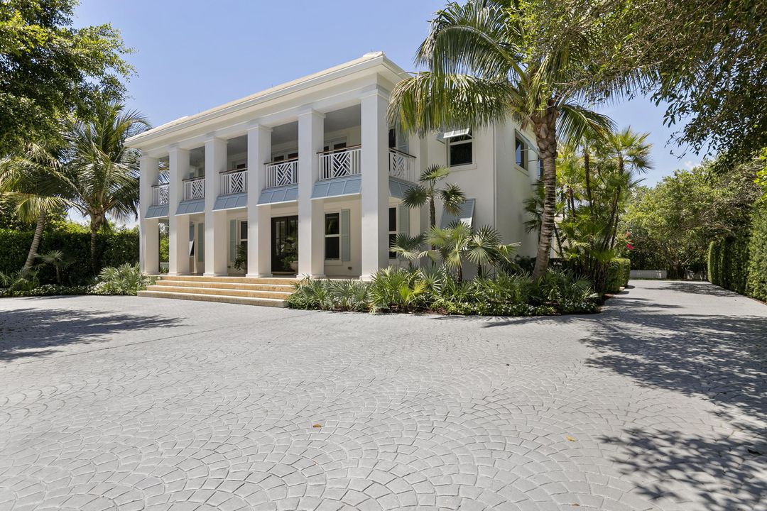 Recently Sold: $6,900,000 (4 beds, 4 baths, 4945 Square Feet)