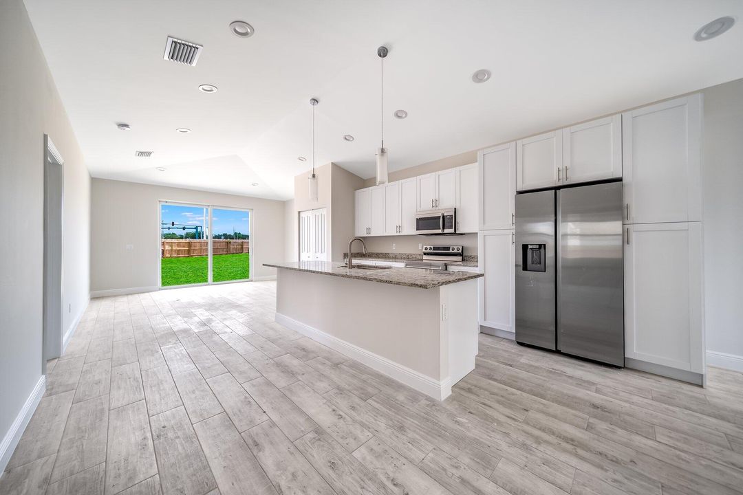 Recently Rented: $2,750 (3 beds, 2 baths, 1350 Square Feet)