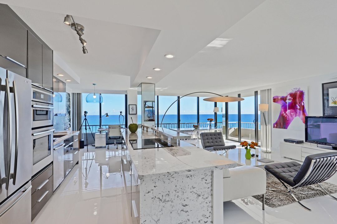 Recently Sold: $1,499,000 (2 beds, 2 baths, 1580 Square Feet)