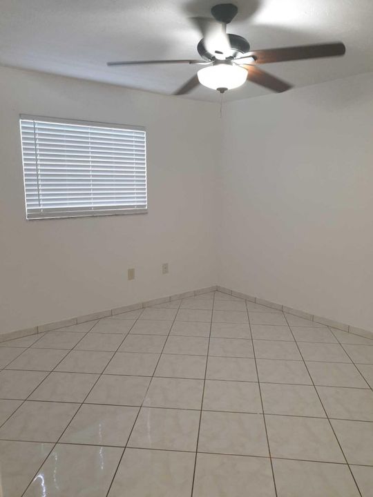 Recently Rented: $2,800 (4 beds, 2 baths, 1542 Square Feet)