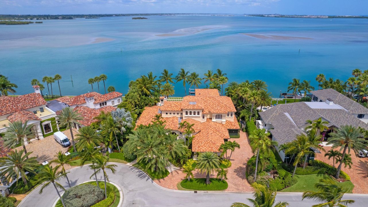 Recently Sold: $12,450,000 (5 beds, 5 baths, 7312 Square Feet)