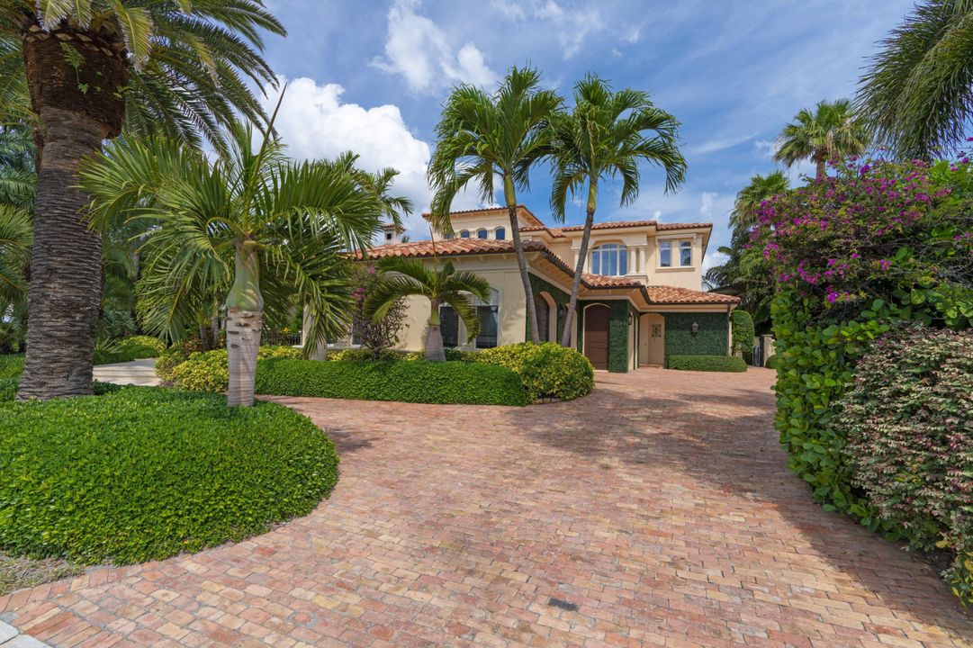 Recently Sold: $12,450,000 (5 beds, 5 baths, 7312 Square Feet)