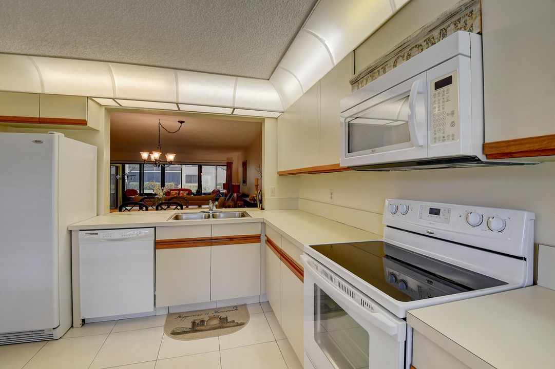 Active With Contract: $4,500 (2 beds, 2 baths, 1380 Square Feet)