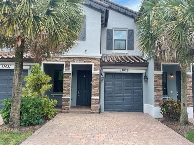 Recently Sold: $530,000 (3 beds, 2 baths, 1829 Square Feet)