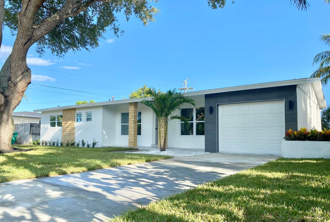 Recently Sold: $550,000 (4 beds, 2 baths, 1442 Square Feet)