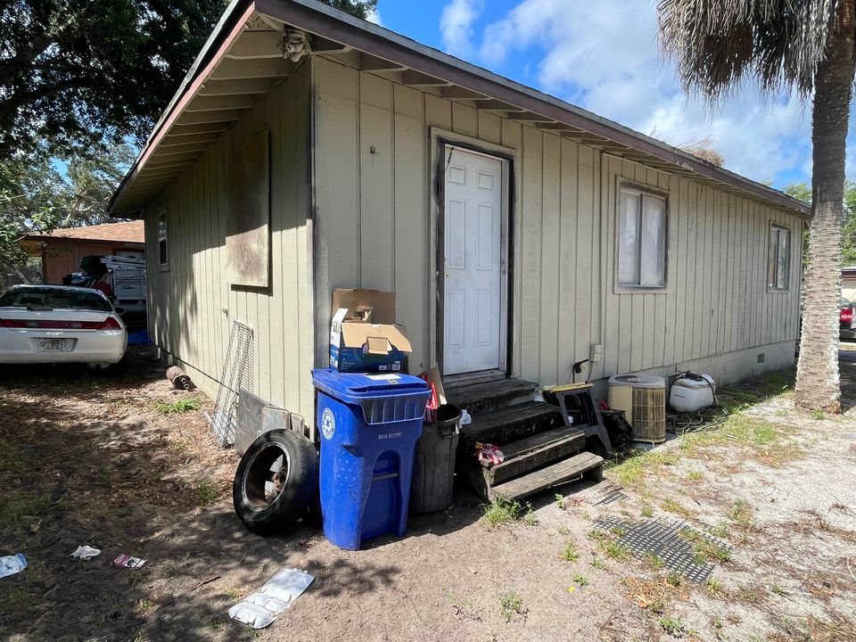 Recently Sold: $89,900 (2 beds, 1 baths, 1005 Square Feet)