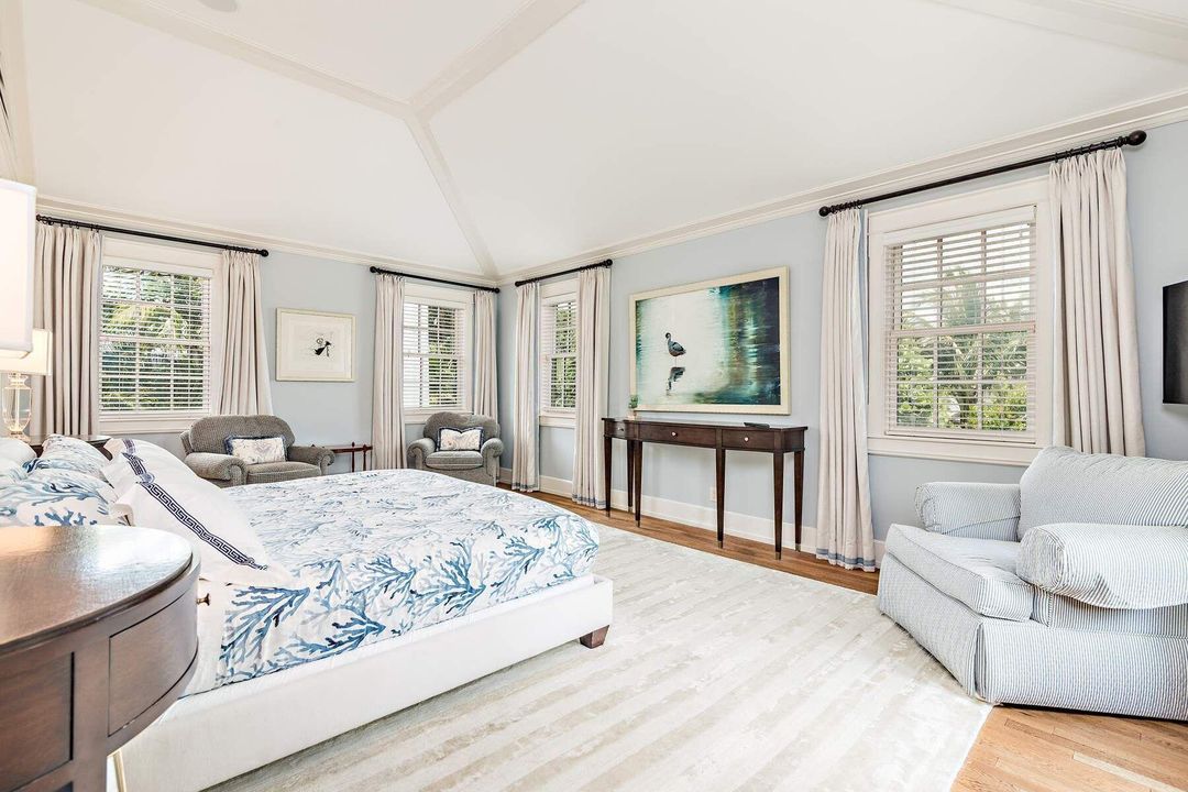 Recently Sold: $11,900,000 (4 beds, 4 baths, 4545 Square Feet)