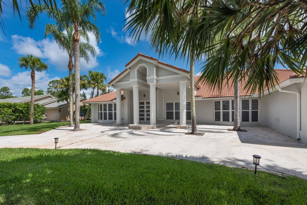 Recently Sold: $2,490,000 (4 beds, 5 baths, 5715 Square Feet)