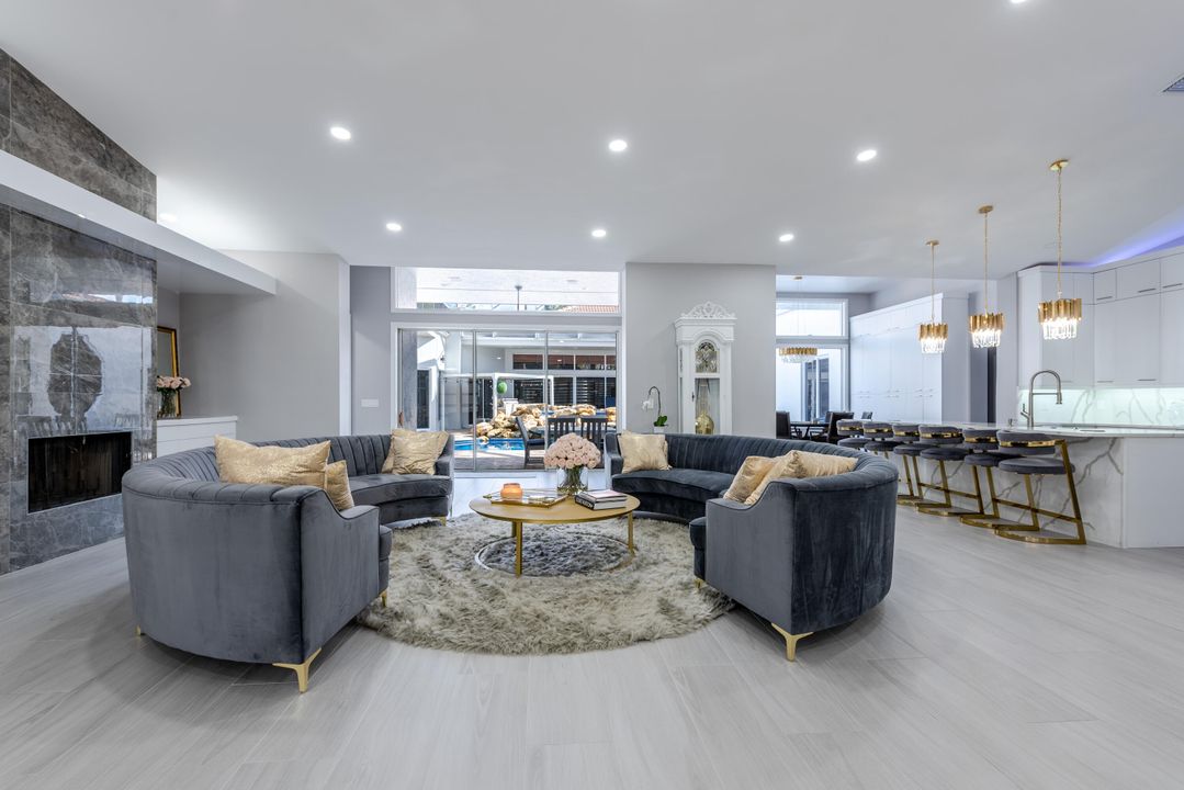 Recently Sold: $2,490,000 (4 beds, 5 baths, 5715 Square Feet)