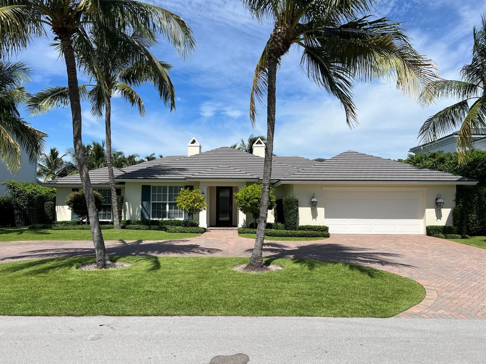 Recently Sold: $3,500,000 (4 beds, 3 baths, 3206 Square Feet)