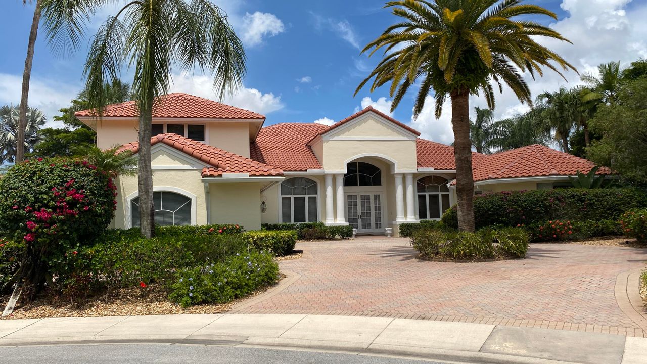 Recently Sold: $1,690,000 (5 beds, 4 baths, 4842 Square Feet)