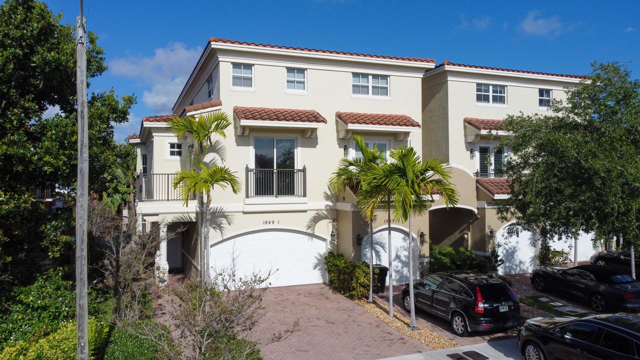 Recently Sold: $1,397,000 (4 beds, 3 baths, 3505 Square Feet)